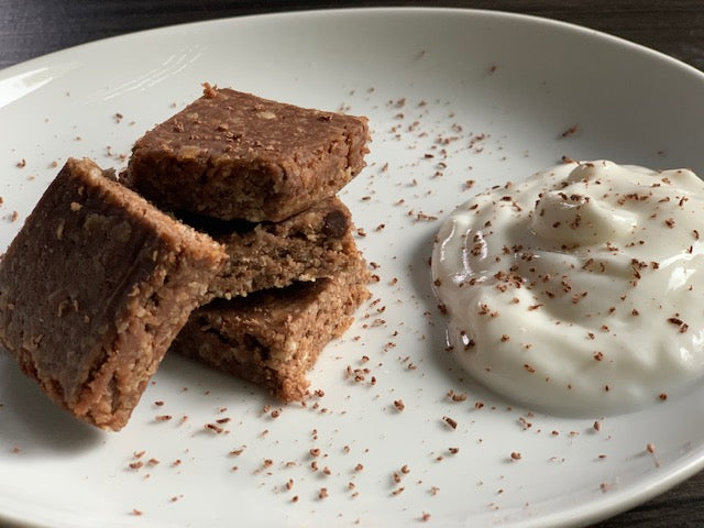 Oatmeal Fudge Bites w. Protein Yogurt